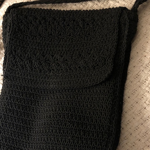 Black Crochet Crossbody Bag zipper and flap closure - Picture 2 of 6